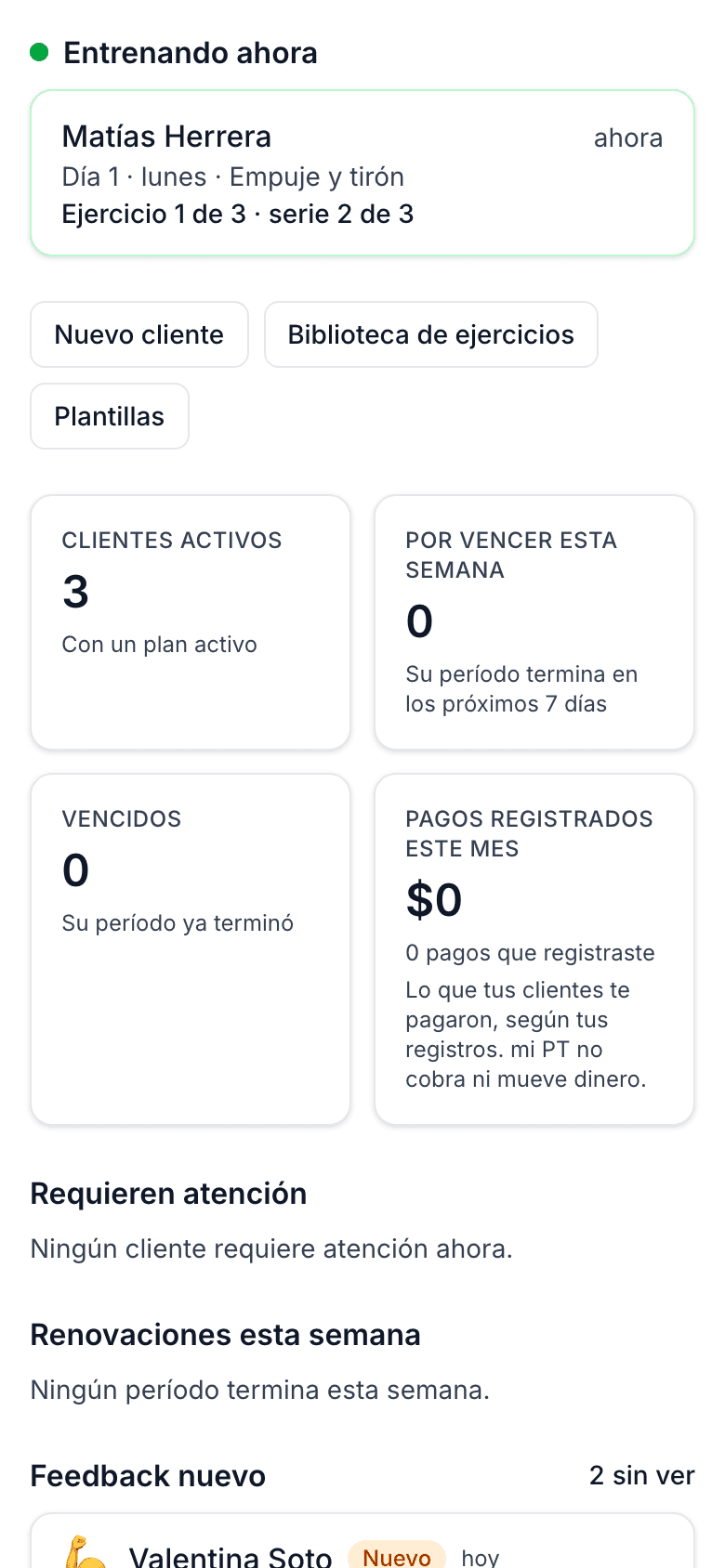 Inicio de mi PT para entrenadores en el teléfono: «Entrenando ahora» muestra a un cliente en el ejercicio 1 de 3, serie 2 de 3, y debajo los clientes activos, los vencimientos y los pagos registrados.