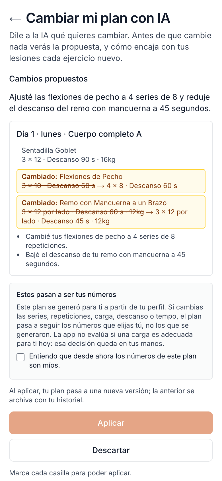 Pantalla «Cambiar mi plan con IA»: la propuesta cambia las flexiones de pecho de 3 × 10 a 4 × 8 y el descanso del remo de 60 a 45 segundos, con los botones Aplicar y Descartar.